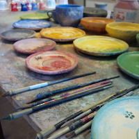 colori e pennelli decorazione ceramica